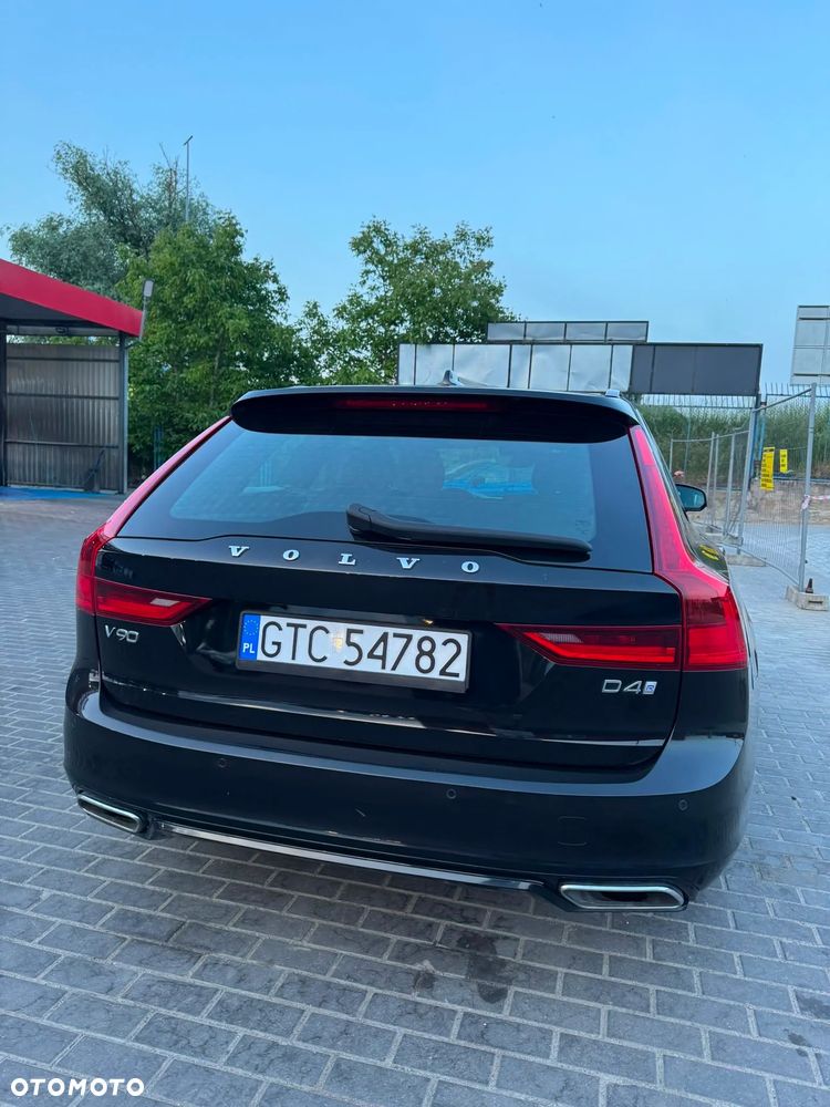 Volvo V90 D4 R-Design - 2