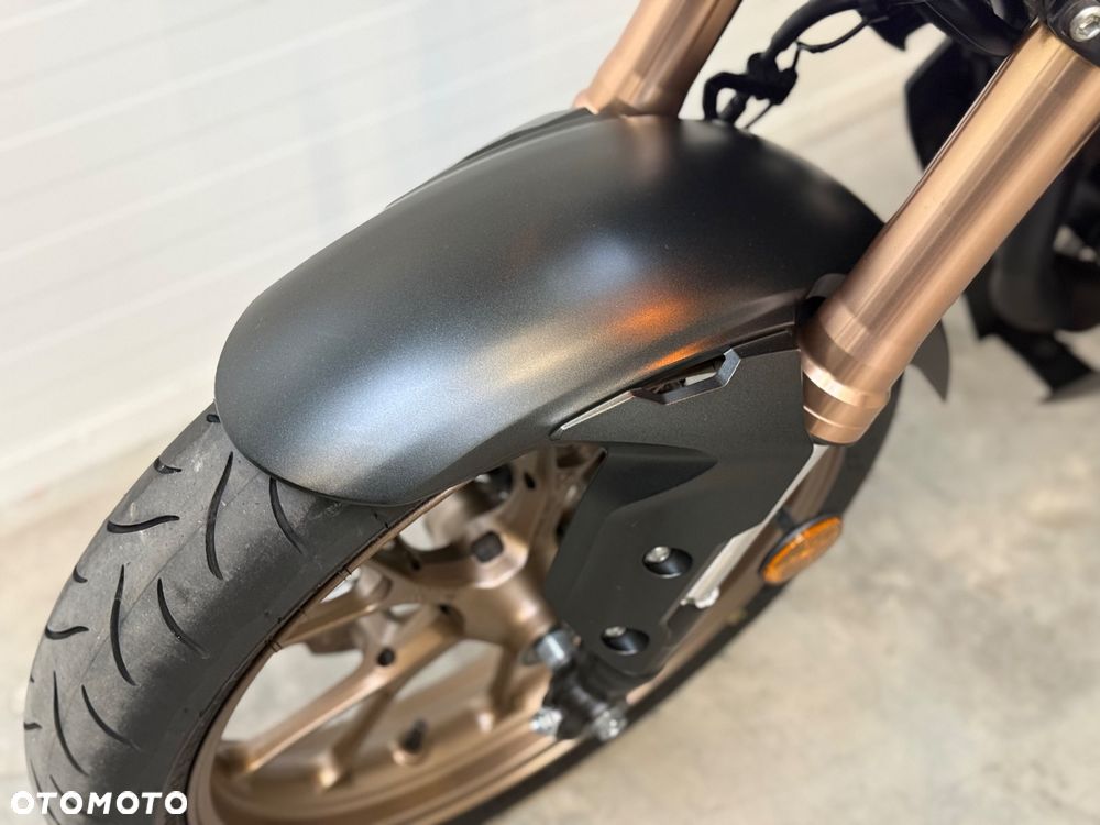 Honda CB - 23