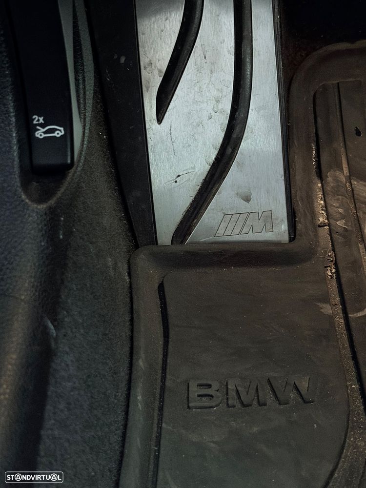 BMW 220 d Cabrio Pack M Auto - 41