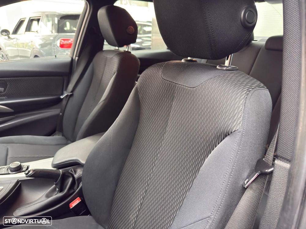 BMW 320 d EfficientDynamics Auto Line Sport - 32