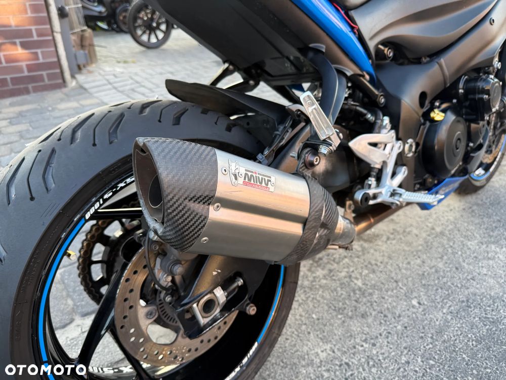 Suzuki GSX 1000 - 32