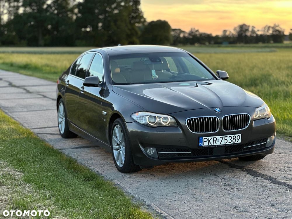 BMW Seria 5 525d xDrive - 2