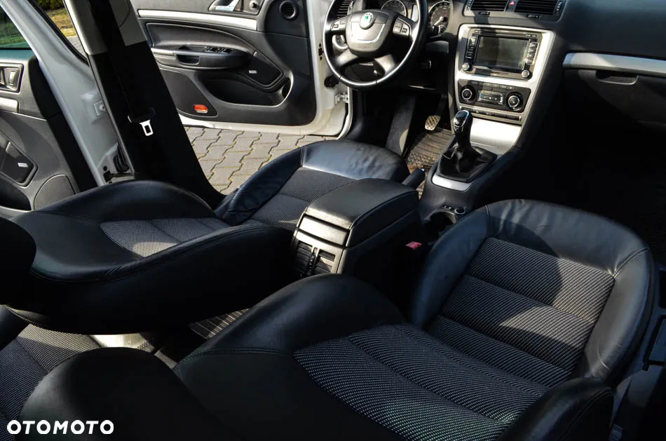 Skoda Octavia Combi 2.0 TDI DPF Sport Edition - 35