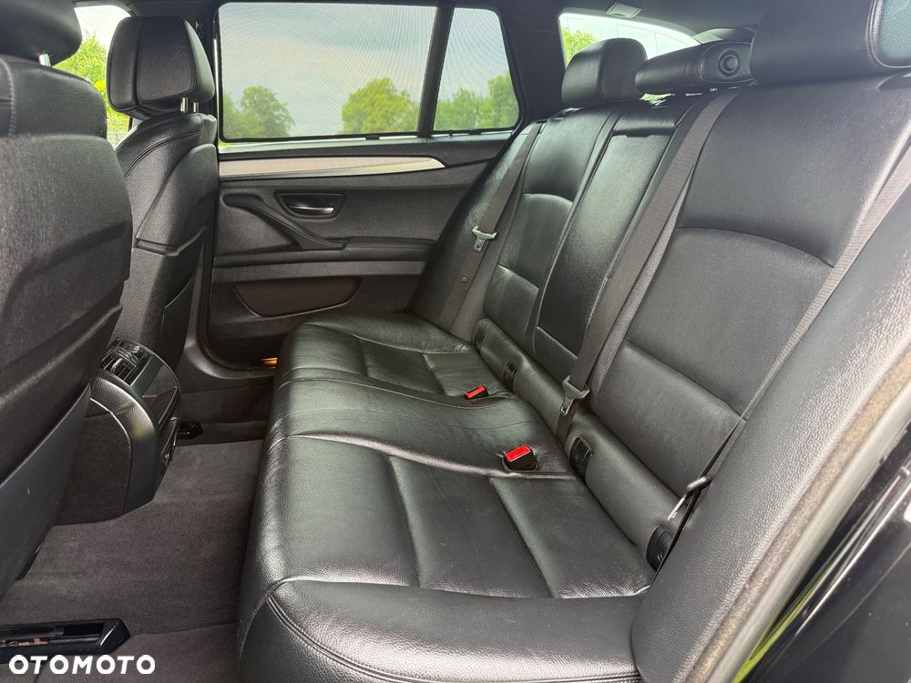 BMW Seria 5 525d Sport-Aut Luxury Line - 27