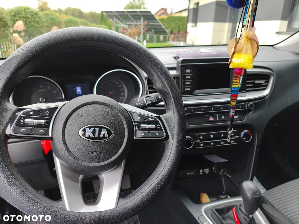 Kia Ceed 1.4 L - 12