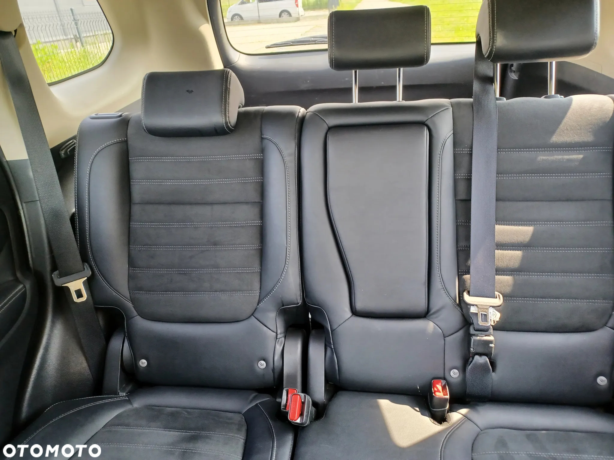 Mitsubishi Outlander 2.0 4WD Plug-In Hybrid Plus - 29