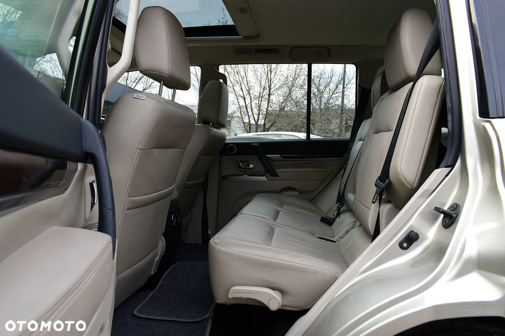 Mitsubishi Pajero - 6