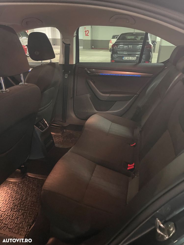 Skoda Octavia 1.6 TDI DSG Style - 6