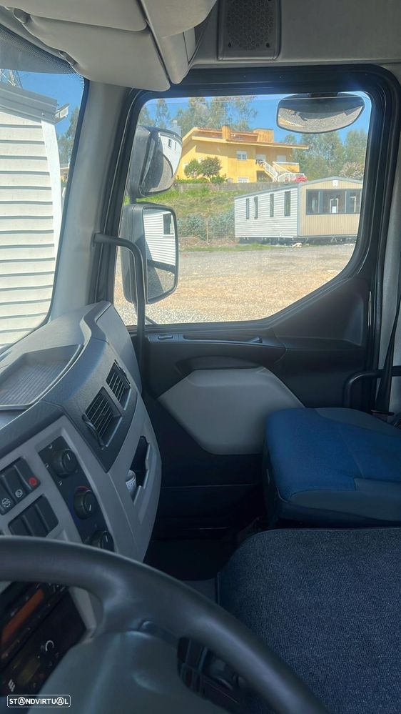 Volvo FL 240.12 11990 TONELADAS COM PLATAFORMA CAIXA - 27