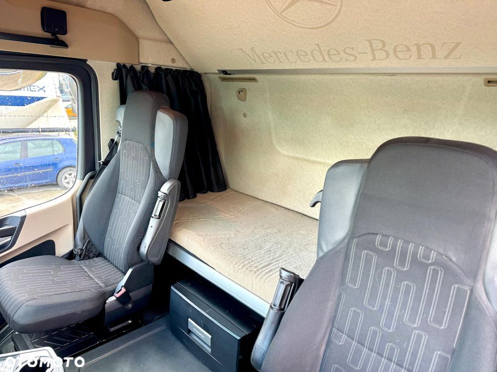 Mercedes-Benz ACTROS MP4 - 6