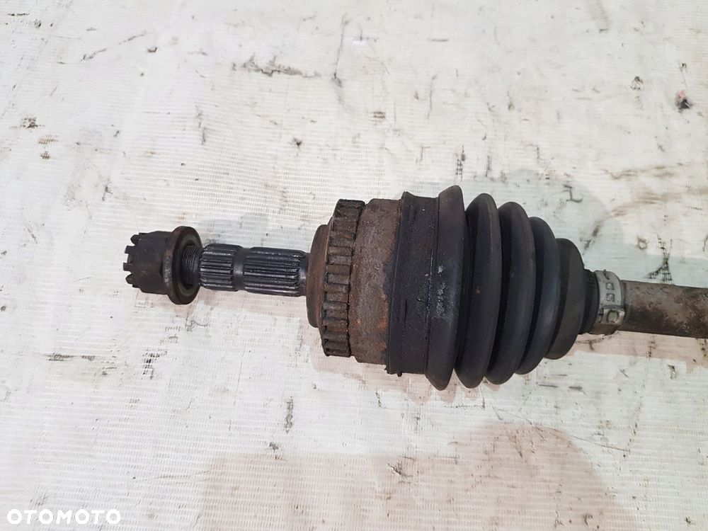 PÓŁOŚ PRAWA PRAWY PRZÓD MERIVA A CORSA C 1.8B - 3