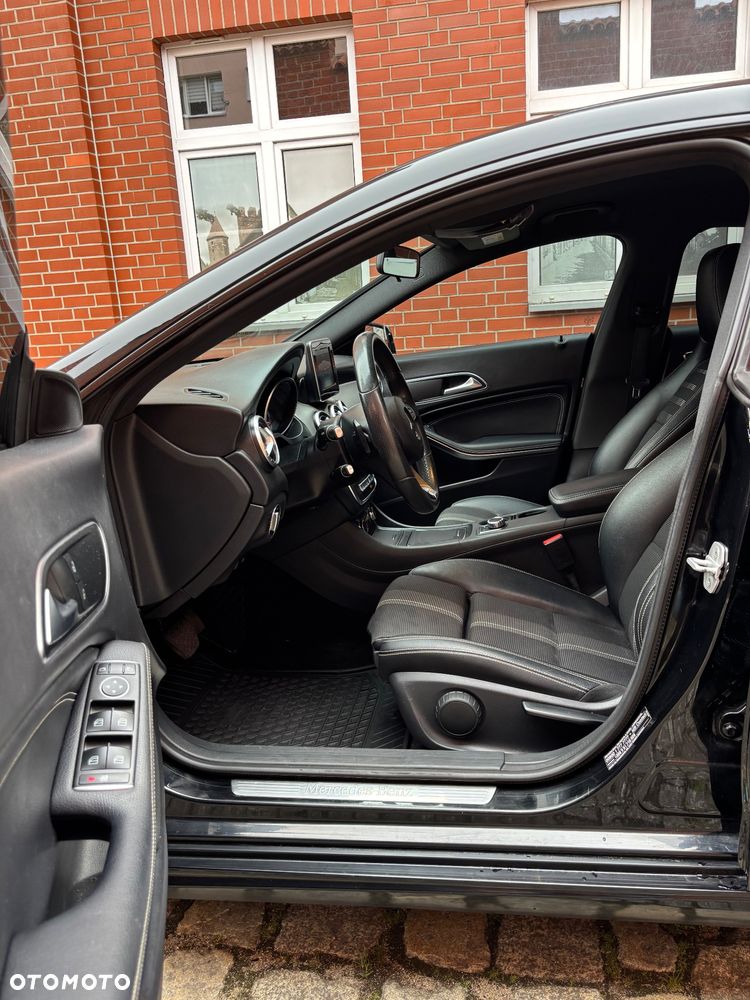Mercedes-Benz CLA 180 7G-DCT AMG Line - 15