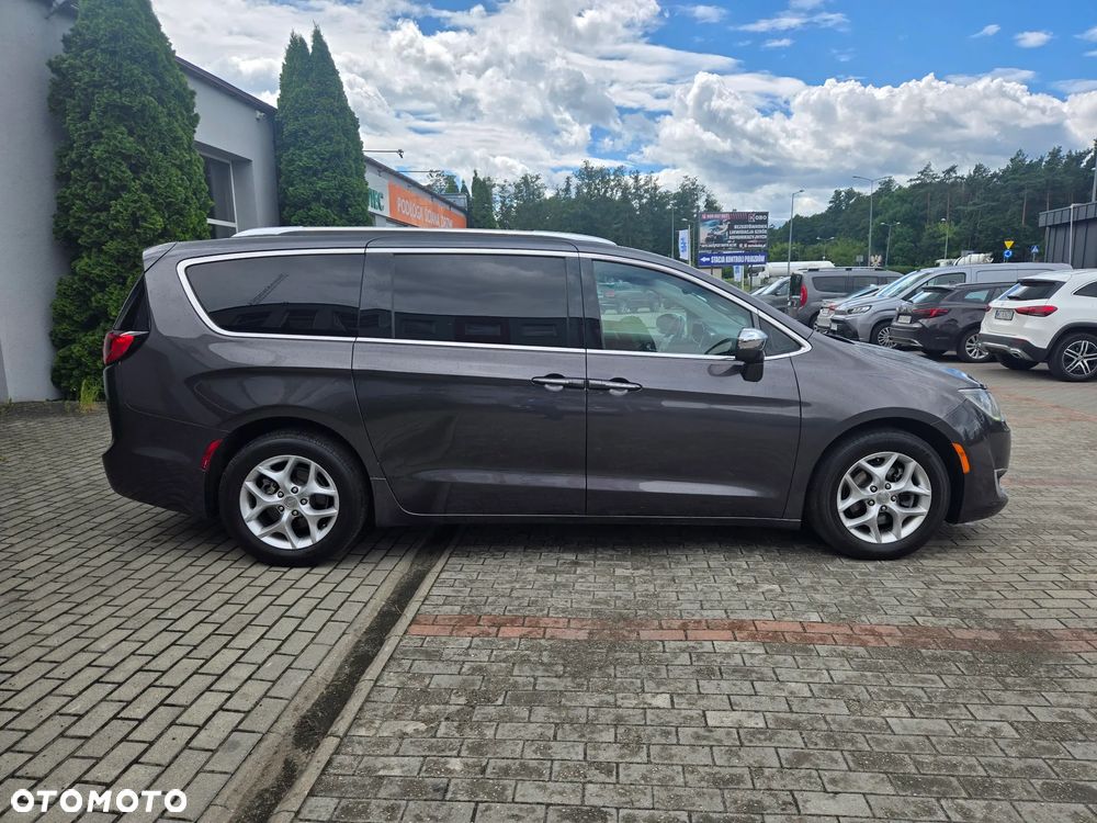 Chrysler Pacifica - 4
