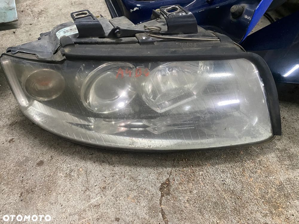 Lampa przednia Prawa  Audi A4B6 - 1