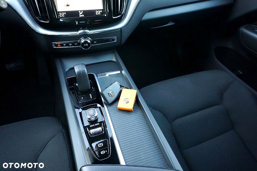 Volvo XC 60 B4 B Geartronic Momentum Pro - 35