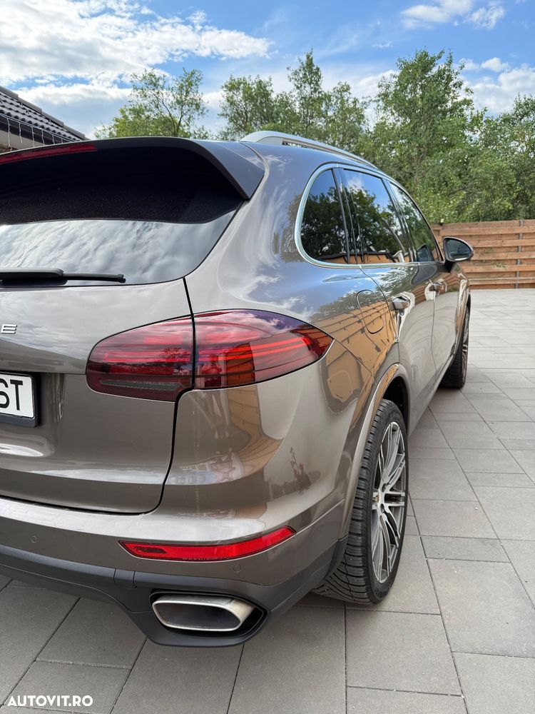 Porsche Cayenne - 4