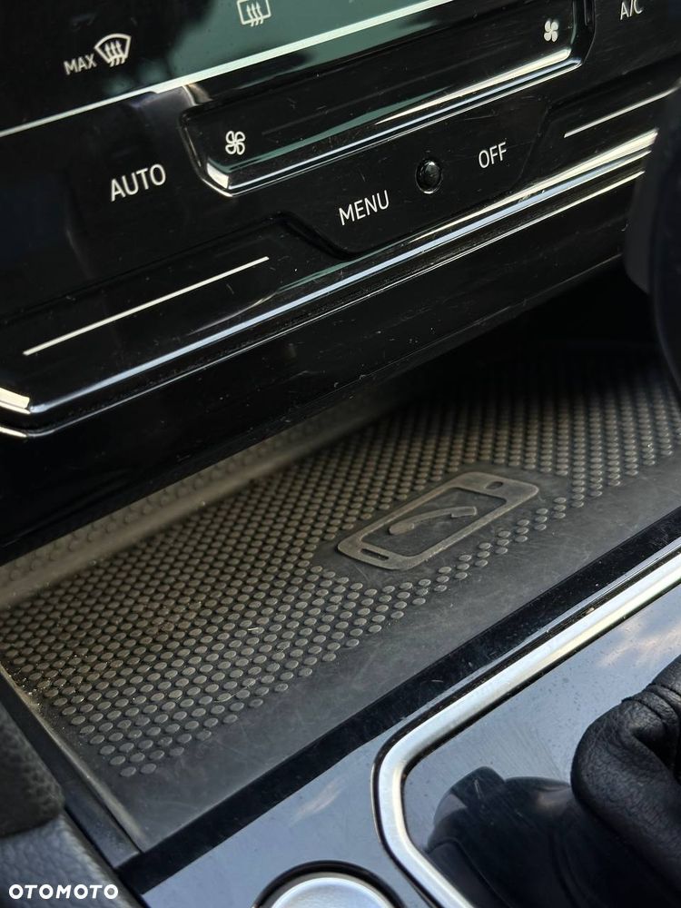 Volkswagen Passat - 24