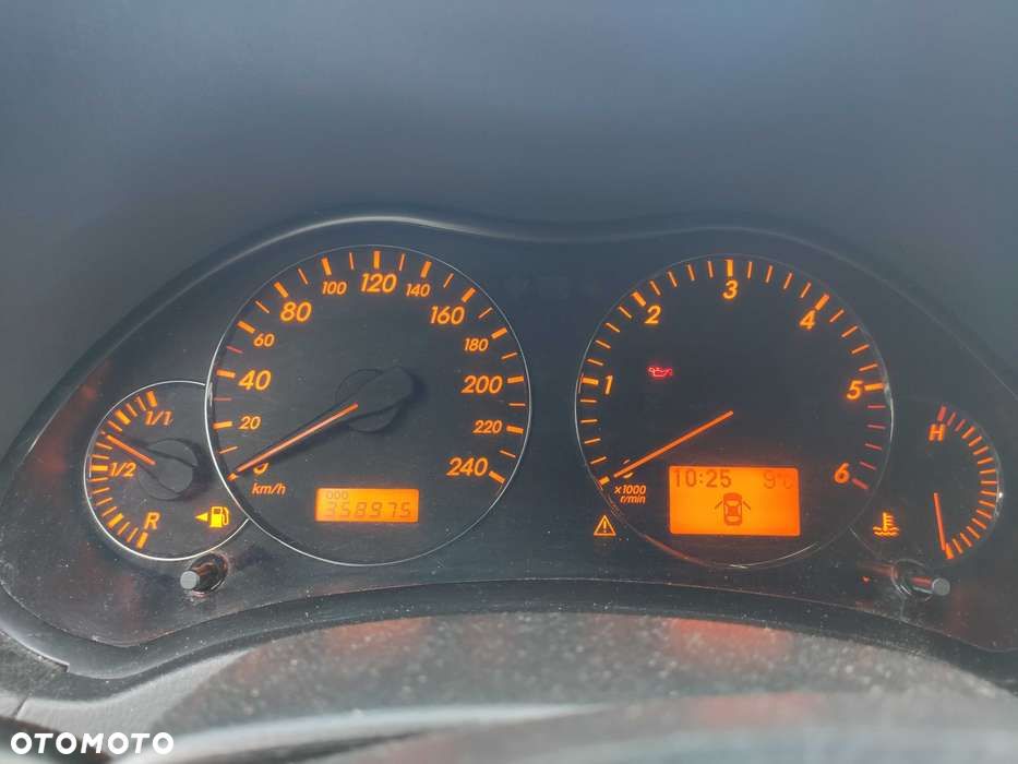 Toyota Avensis 2.0 D-4D - 7