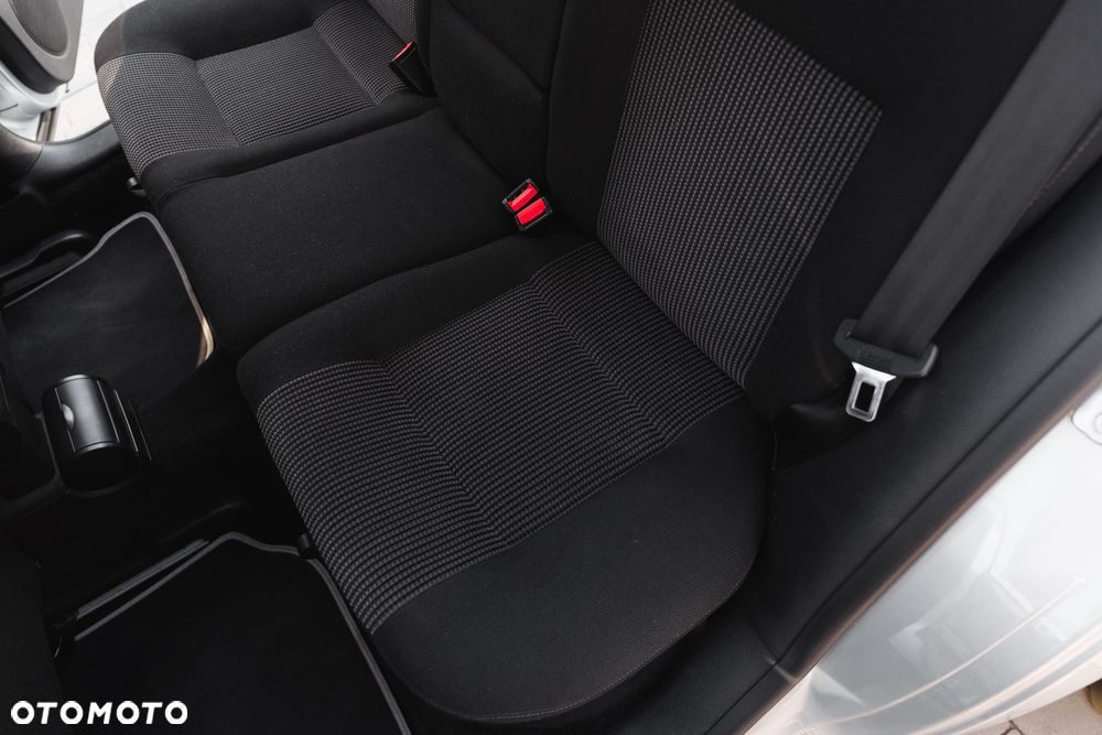 Volkswagen Golf - 37