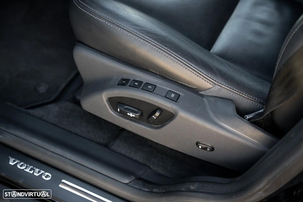 Volvo XC 60 2.0 D4 Volvo Ocean Race Geartronic - 19