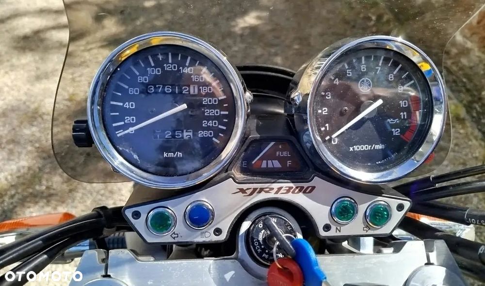 Yamaha XJR - 3