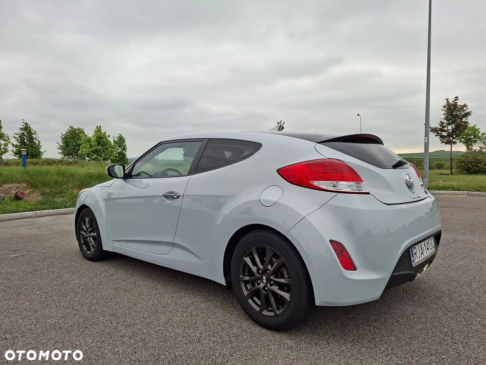 Hyundai Veloster - 7