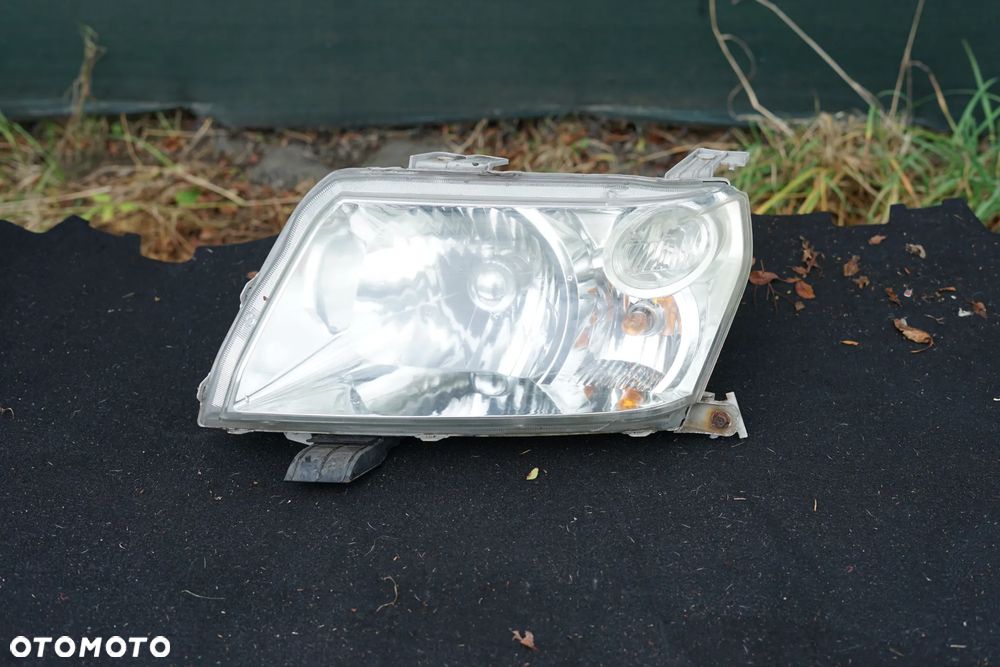 Lampa przód przednia lewa Suzuki Grand Vitara II 3d Anglik
