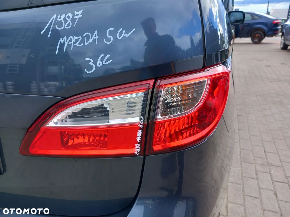 MAZDA 5 II CW LAMPA PRAWA TYLNA PRAWY TYŁ W BŁOTNIK