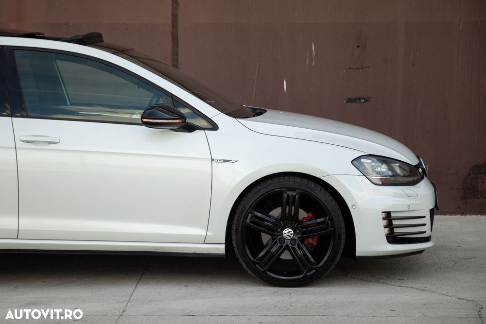 Volkswagen Golf - 39