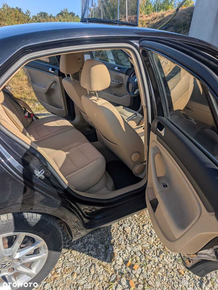 Volkswagen Jetta - 6