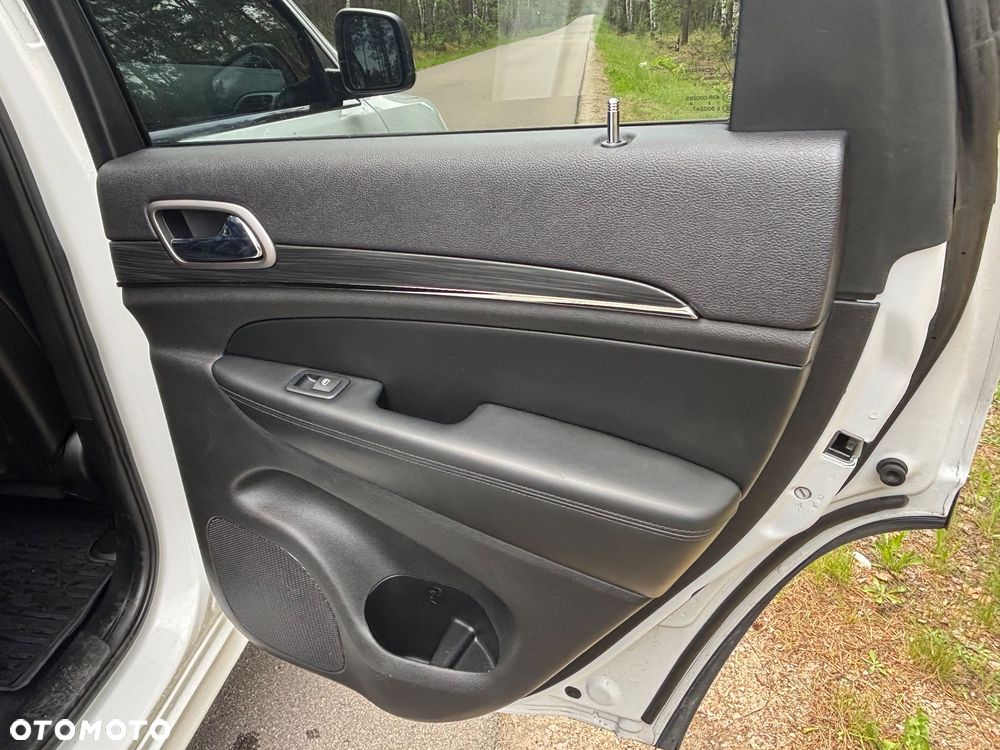 Jeep Grand Cherokee - 14