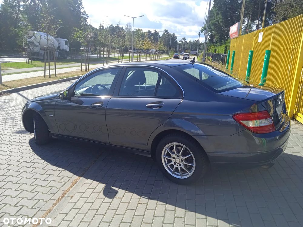 Mercedes-Benz Klasa C 180 BlueEFFICIENCY Elegance - 13