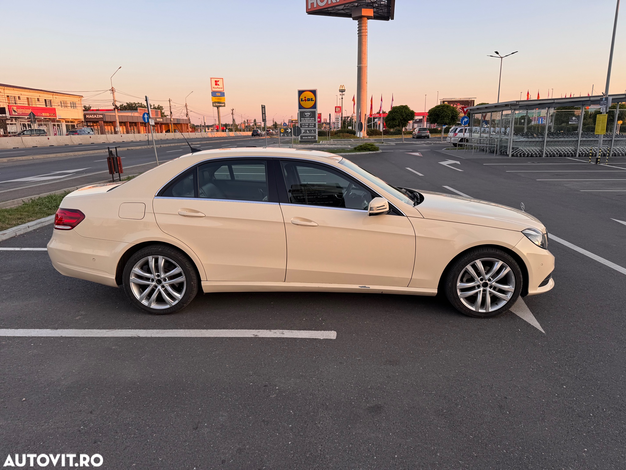 Mercedes-Benz E 200 BlueTEC 7G-TRONIC - 4