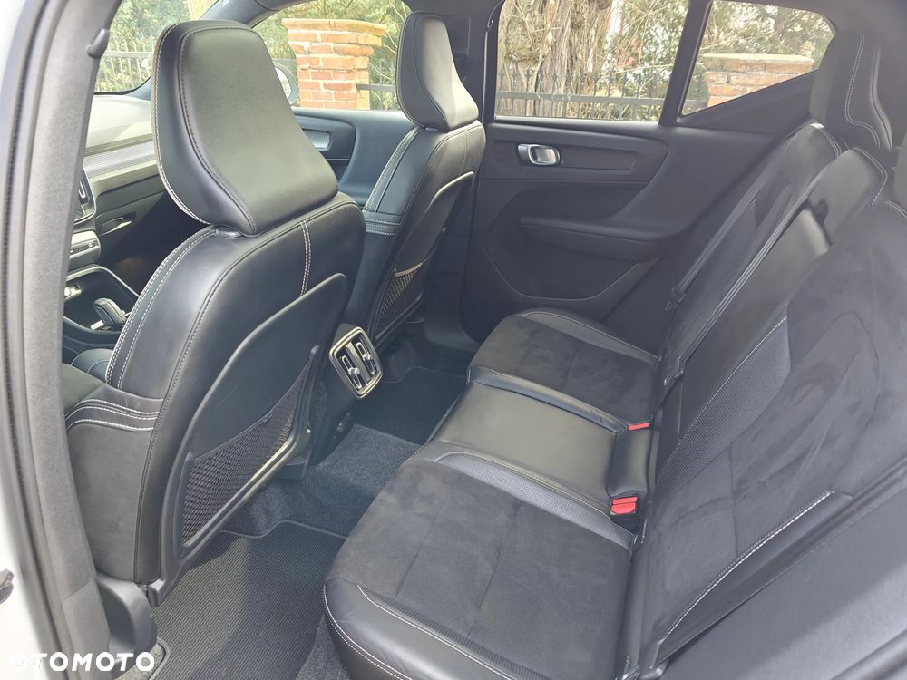 Volvo XC 40 D4 AWD Geartronic R-Design - 17