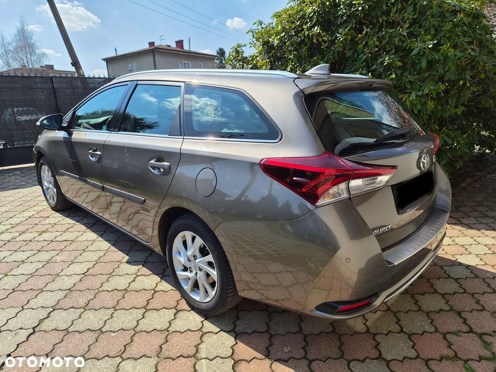 Toyota Auris 1.6 Premium - 3