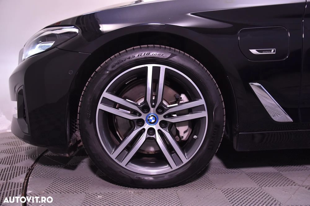 BMW Seria 5 530e xDrive Touring Aut. - 13