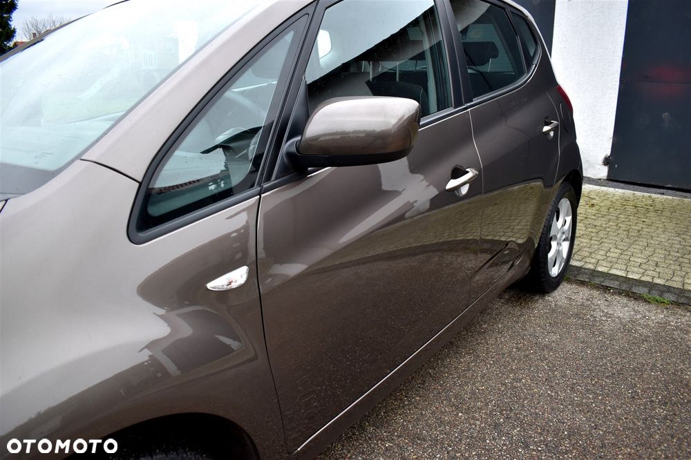 Kia Venga 1.4 CVVT Fifa World Cup Edition - 4