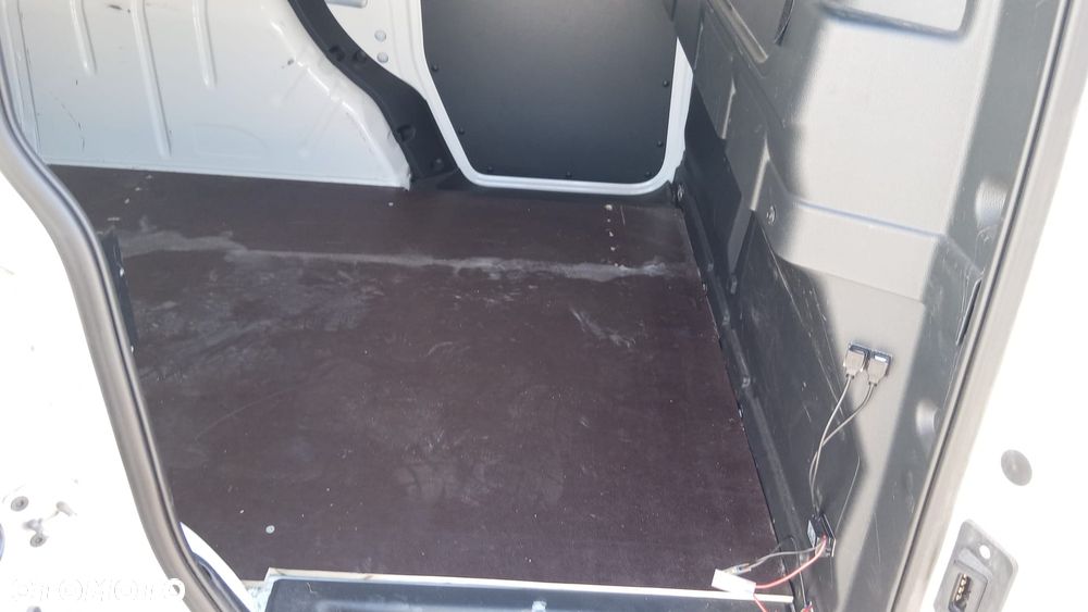 Volkswagen CADDY 2,0TDI DSG - 21
