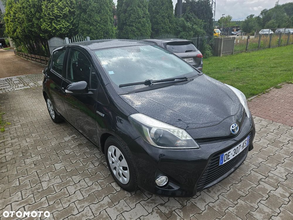 Toyota Yaris Hybrid 100 Sol - 17