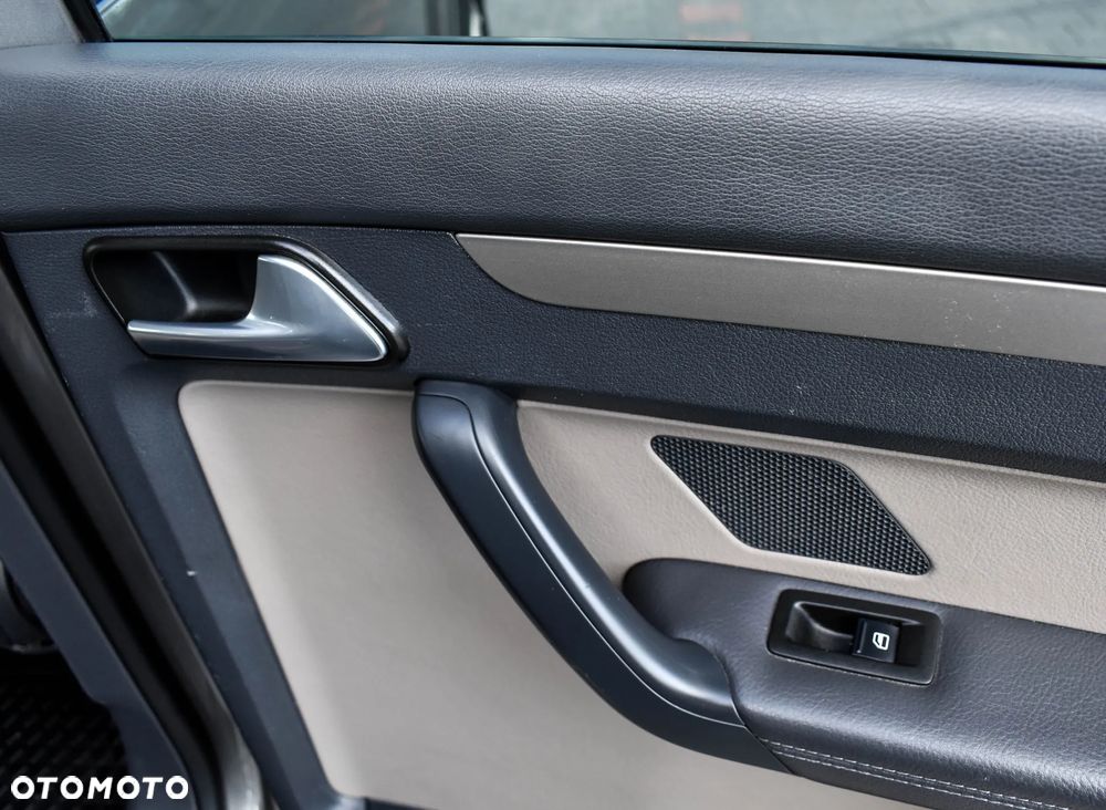 Volkswagen Touran 2.0 TDI DPF Cross - 18