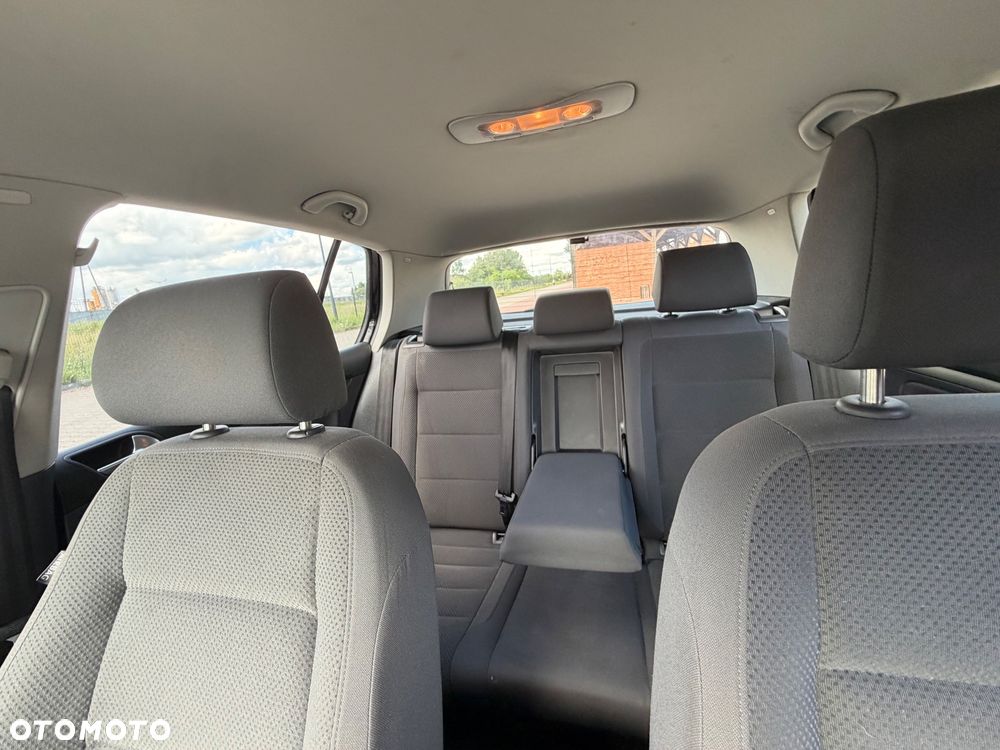 Volkswagen Golf 1.6 Comfortline - 24