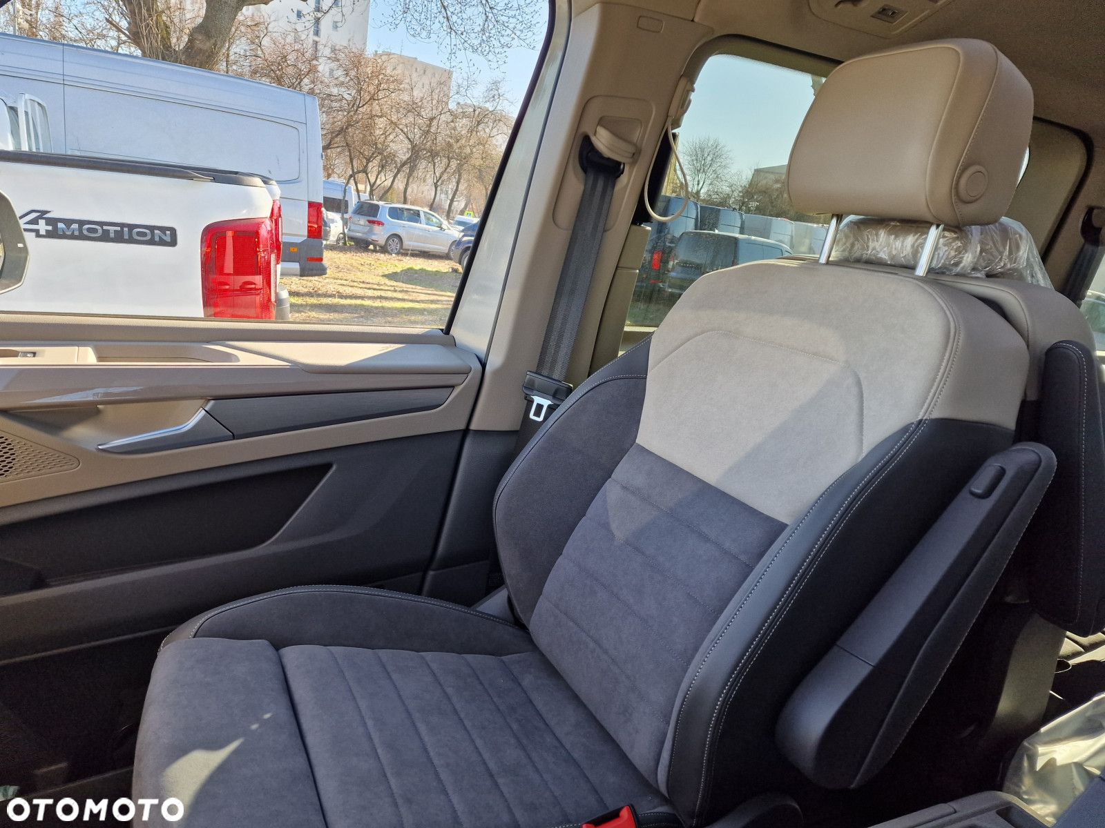 Volkswagen Multivan - 13