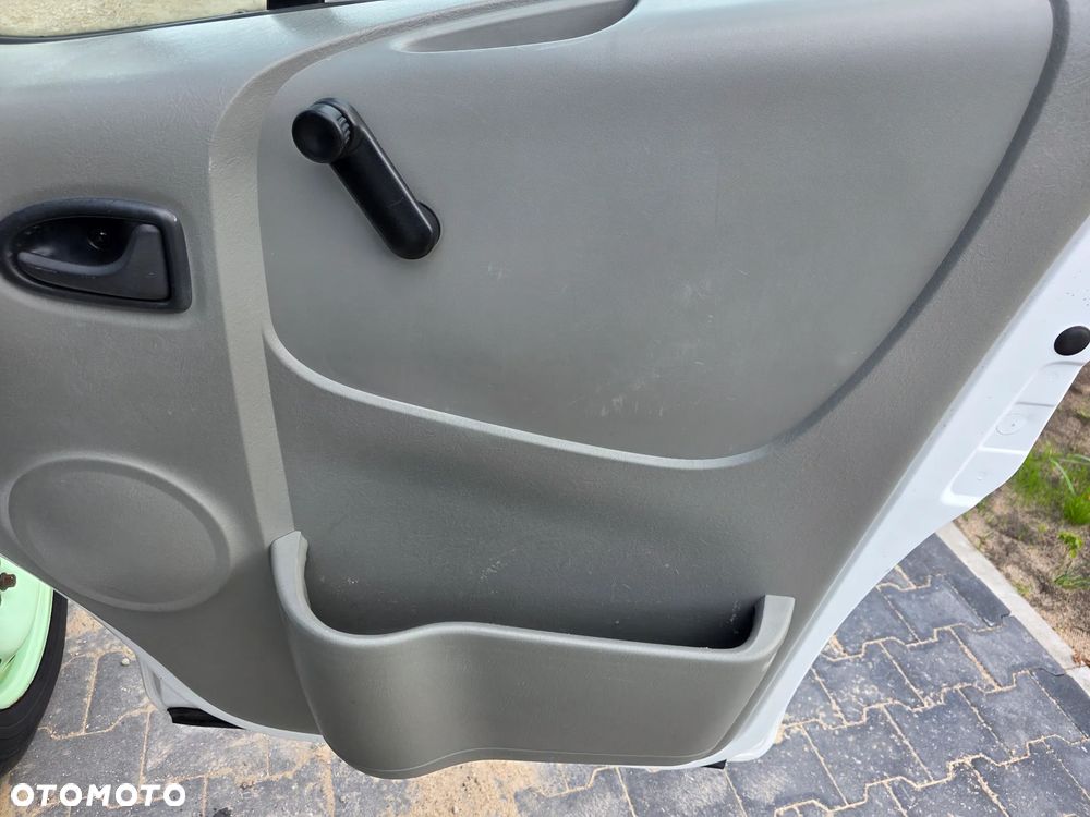 Renault Trafic - 16