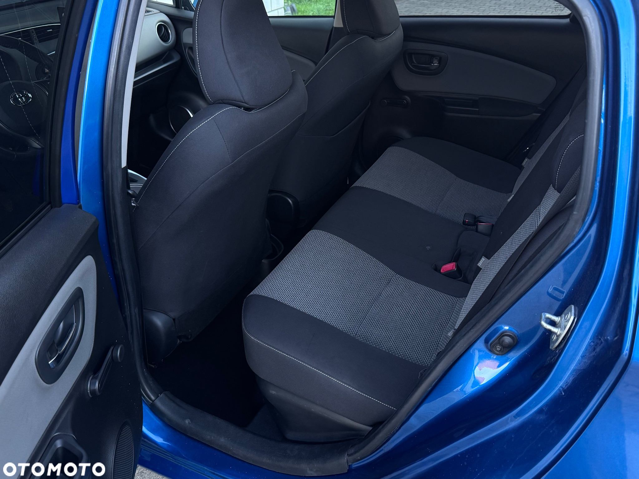 Toyota Yaris Hybrid 100 Premium - 28