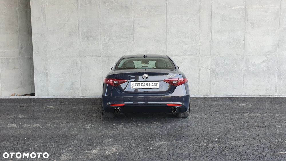 Alfa Romeo Giulia 2.2 Diesel AT8 Executive - 8