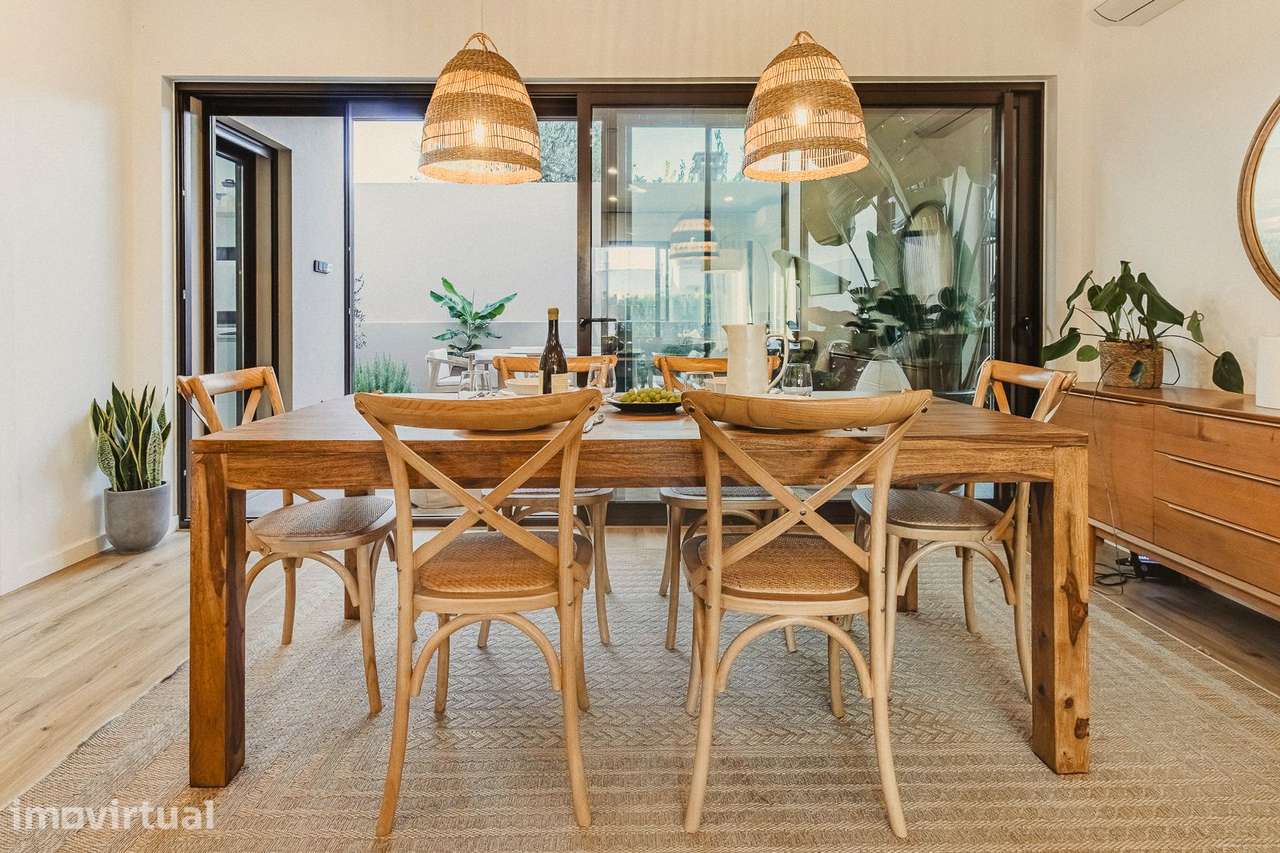 Moradia T5 mobilada com piscina, sauna e jardim na Aroeira - Grande imagem: 5/28