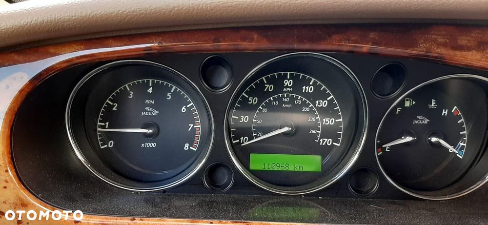 Jaguar XJ - 8