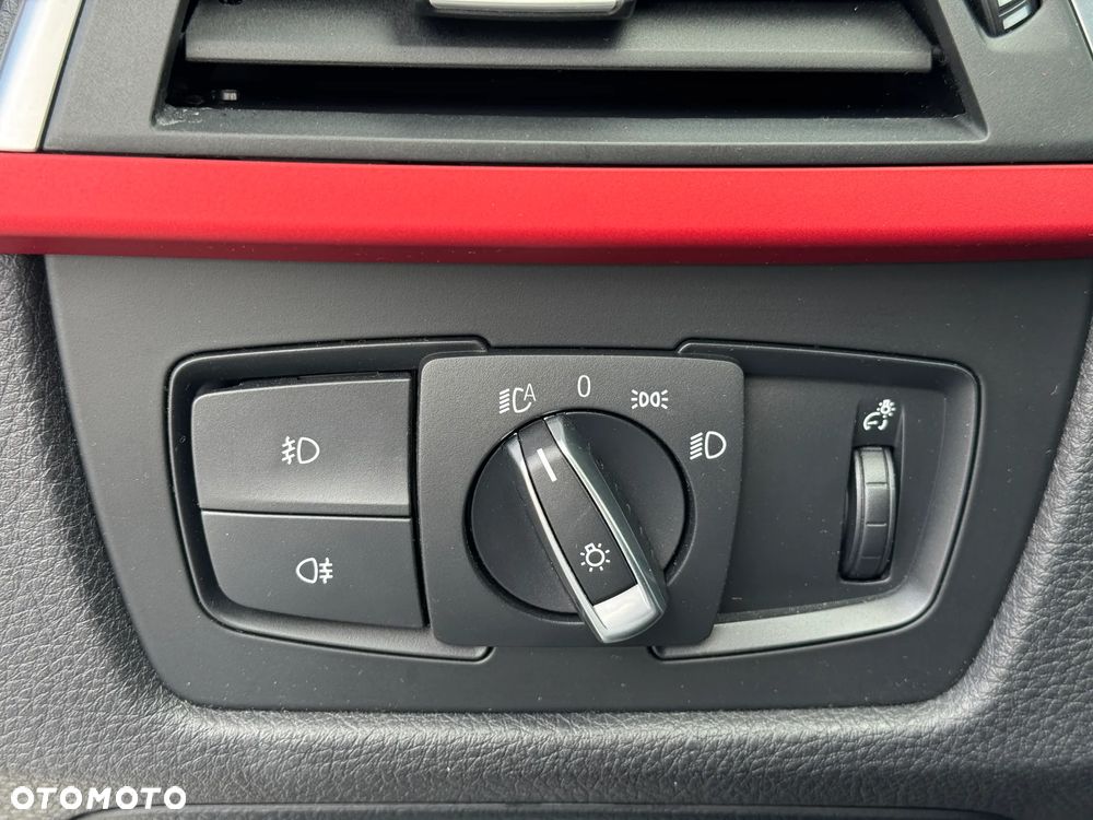 BMW Seria 3 320d Efficient Dynamic Edition Sport Line - 28