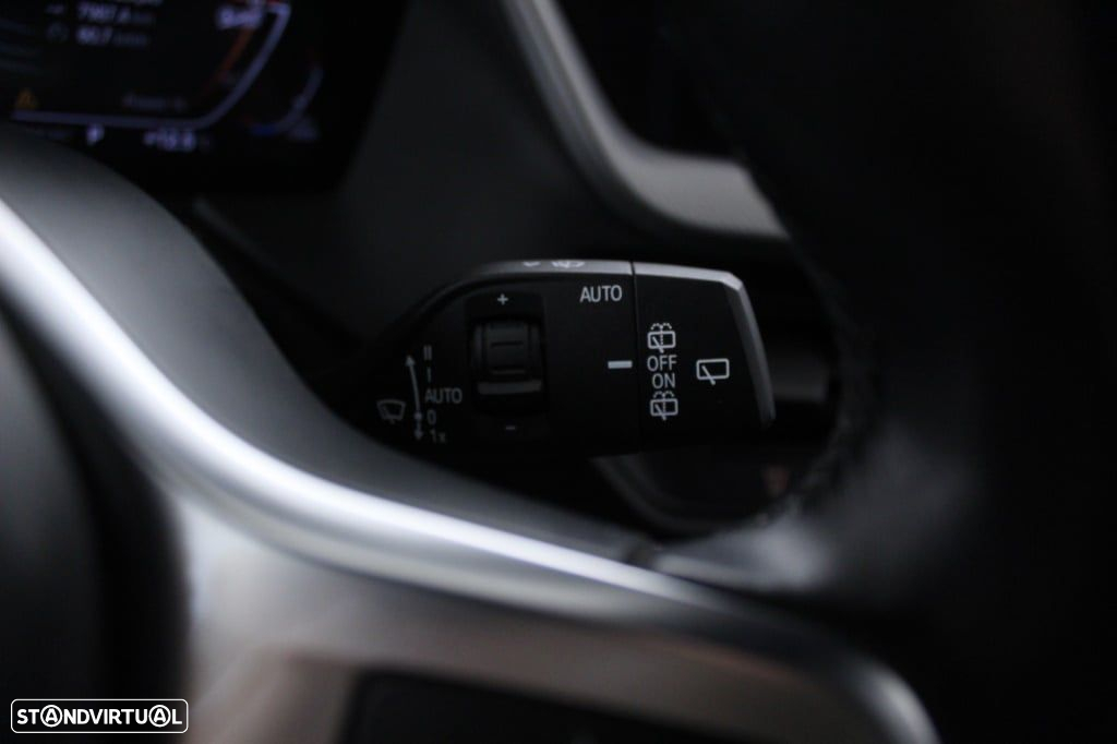 BMW 116 d Pack Desportivo M Auto - 25