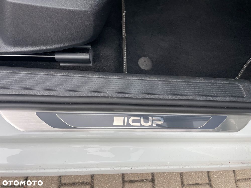 Volkswagen Golf 1.6 TDI BlueMotion Technology Cup - 12